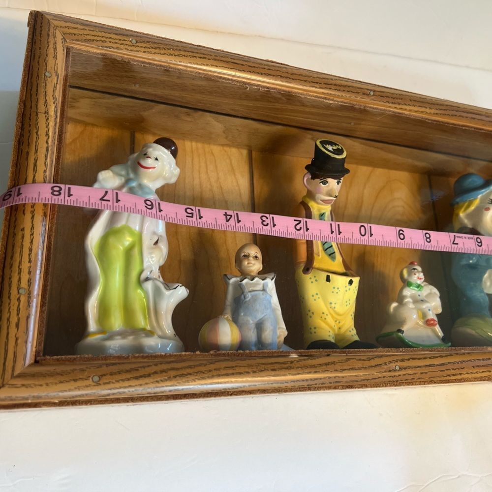 Encased Clowns - Picture 13 of 14
